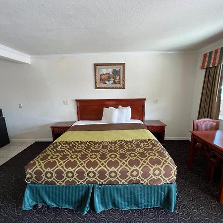 Americas Best Value Inn Ханфорд Екстериор снимка