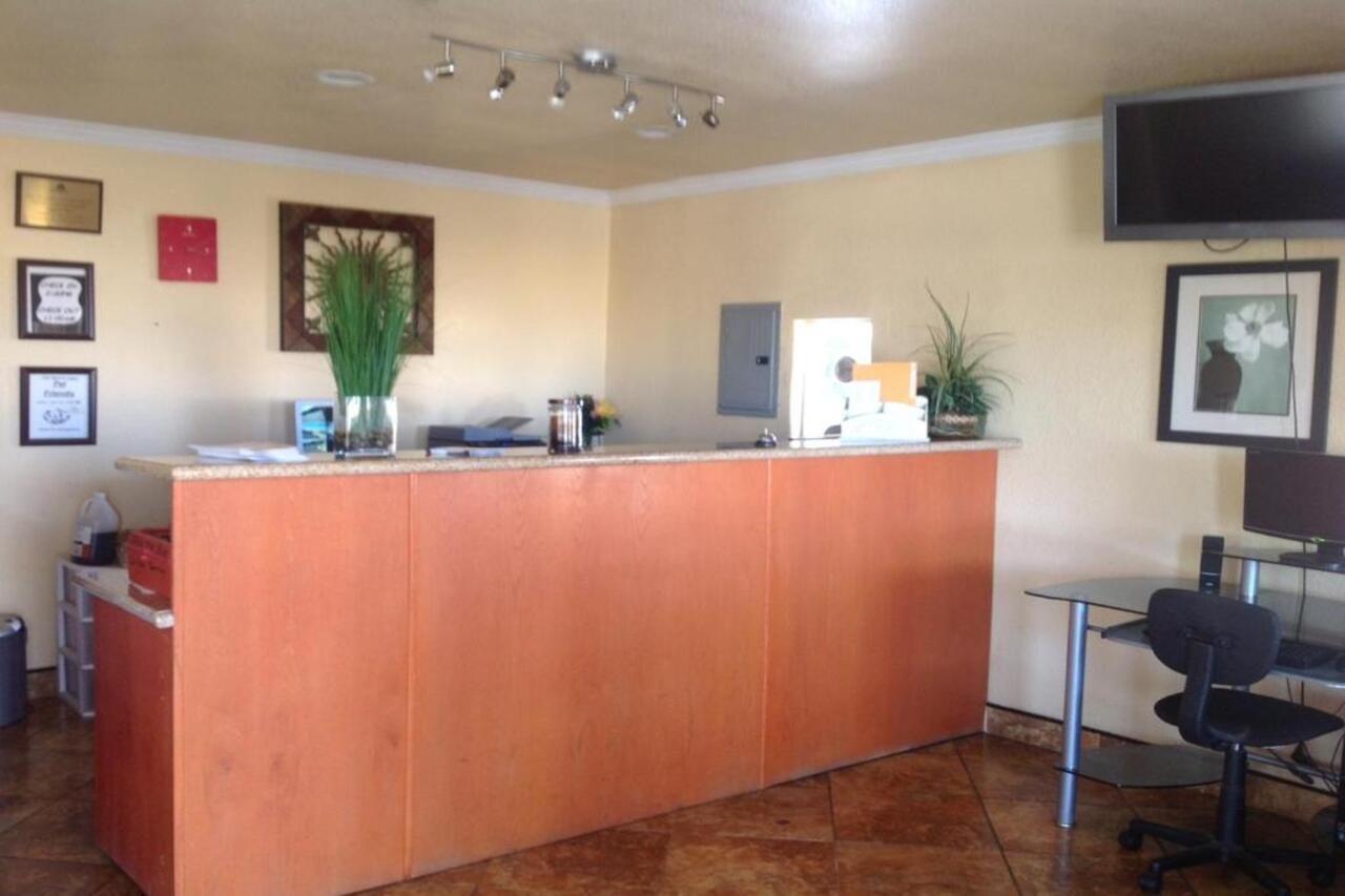 Americas Best Value Inn Ханфорд Екстериор снимка