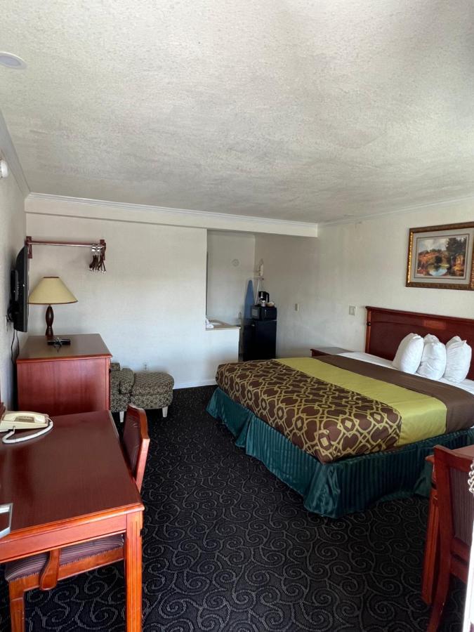 Americas Best Value Inn Ханфорд Екстериор снимка