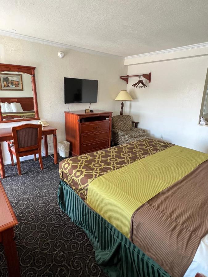 Americas Best Value Inn Ханфорд Екстериор снимка
