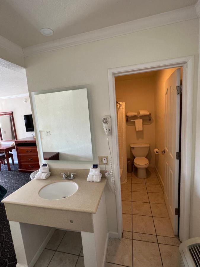 Americas Best Value Inn Ханфорд Екстериор снимка