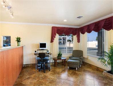Americas Best Value Inn Ханфорд Екстериор снимка
