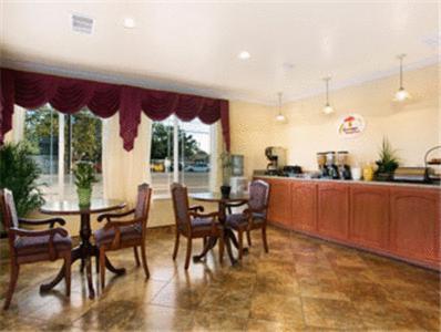 Americas Best Value Inn Ханфорд Ресторант снимка