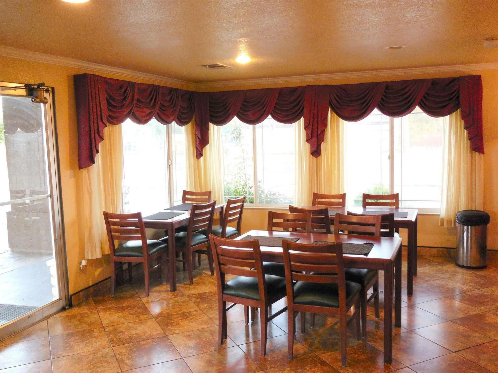 Americas Best Value Inn Ханфорд Екстериор снимка