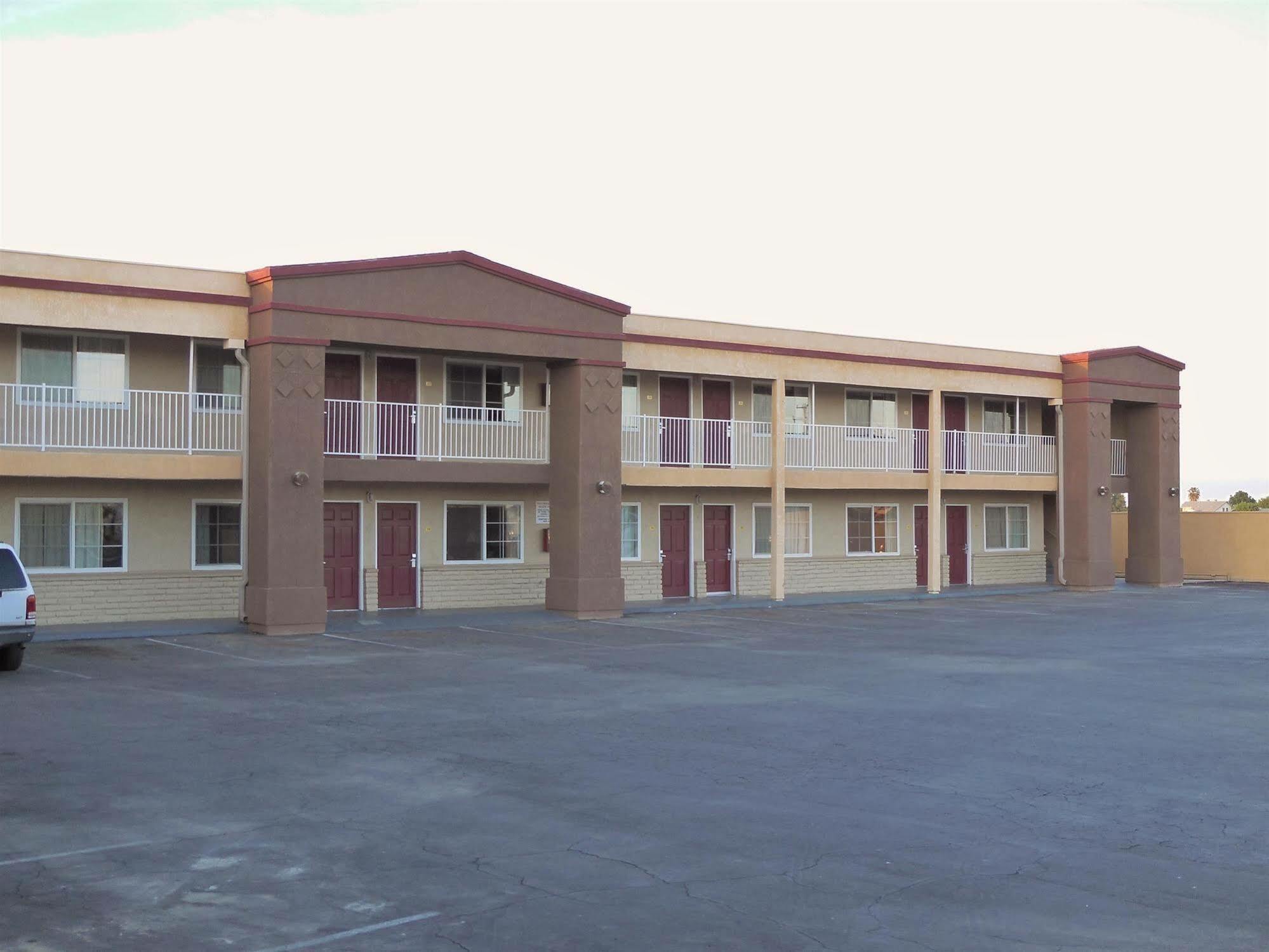 Americas Best Value Inn Ханфорд Екстериор снимка